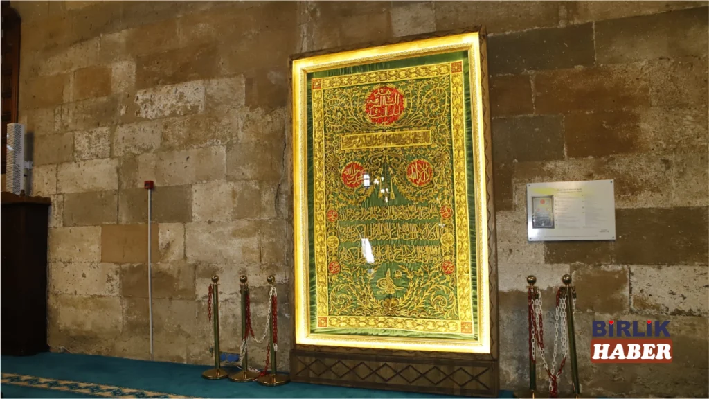 150 yıllık Kâbe örtüsü Aksaray’da ziyarete açıldı