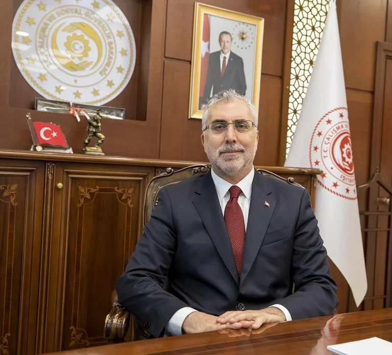 Çalışma ve Sosyal Güvenlik Bakanı Vedat Işıkhan Kars’a geliyor