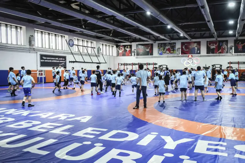 “300 Çocuk 300 Sporcu” projesiyle geleceğin sporcuları yetişiyor