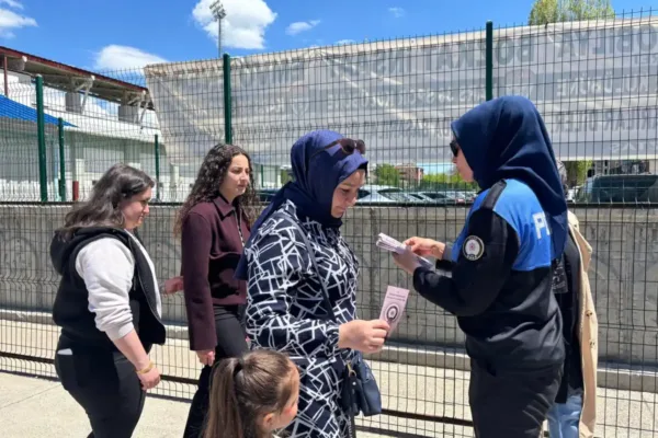Kars Emniyeti’nden öğrencilere ve vatandaşlara güvenlik bilgilendirmesi