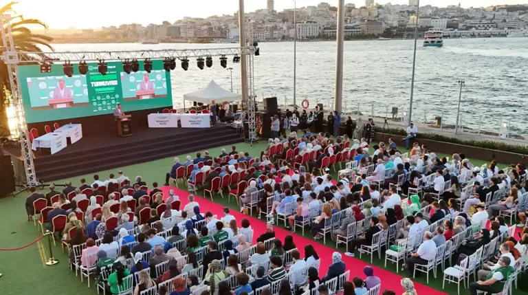 Genç Münazırlar Yeşilay Münazara Turnuvası’nda şampiyonluk için yarıştı