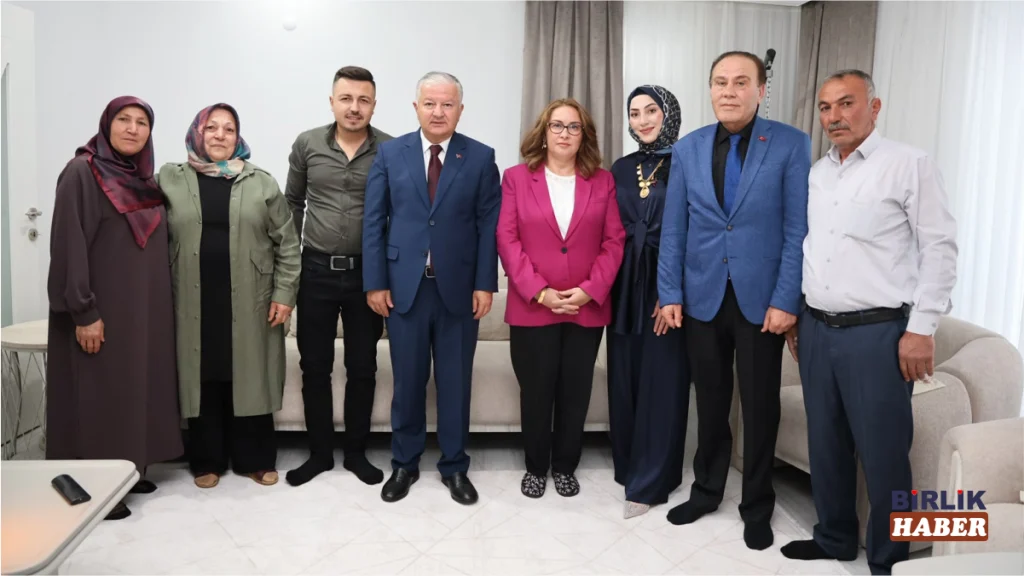 Vali Duru ve Eşi Elif Duru’dan Genç Çifte Tebrik