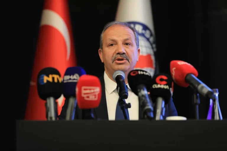Sağlık-Sen Genel Başkanı Doğan: Herkes evindeyken hemşire görev başındadır