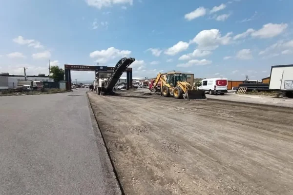 Kars OSB’de sıcak asfalt çalışmaları başladı