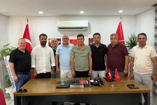 Hasan Şahin: “Sokağın derdi CHP içindeki kavga değil. İnsanların derdi geçim, pazar fiyatları ve ev kirası.”