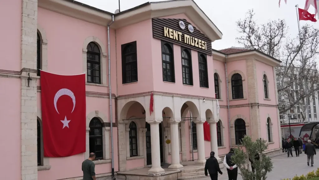 Elazığ’da müzeler ziyaretçi akınına uğradı