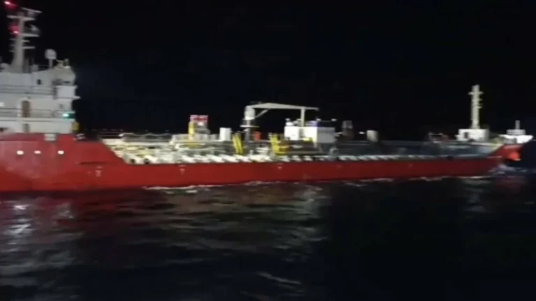 Çanakkale Boğazı’nda arızalanan gemi emniyetli bölgeye çekildi