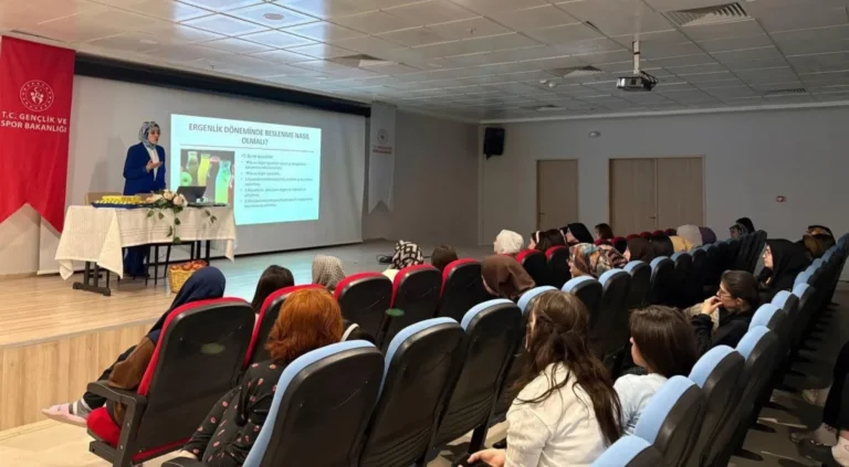 Kağızmanlı Hıfzı Yurdu’nda “Sağlıklı ve Dengeli Beslenme” konferansı