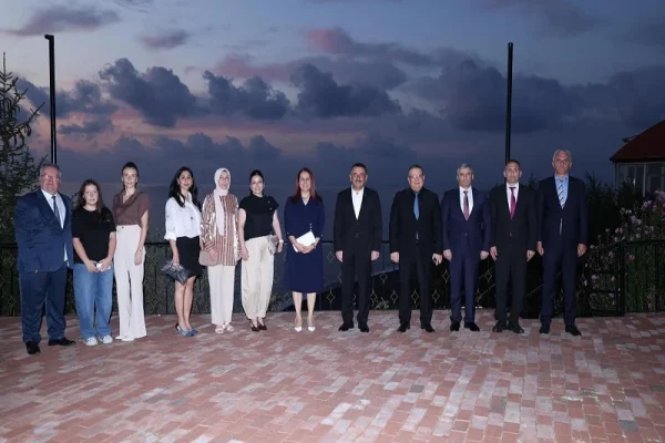 Zonguldak Valisi Hacıbektaşoğlu,1. sınıf emniyet müdürlüğüne terfi eden müdürlerle bir araya geldi