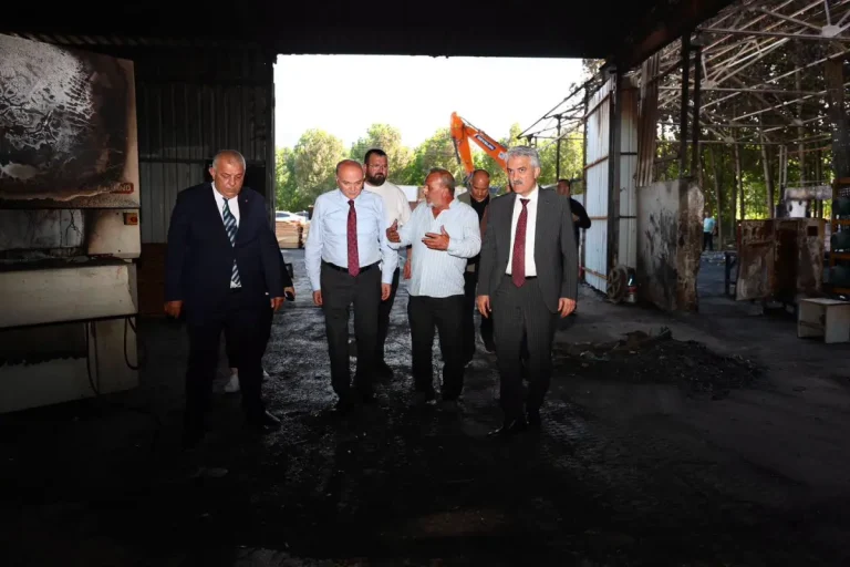 Vali Makas ve Başkan Özlü büyük yangın sonrası Temel ailesini ziyaret etti