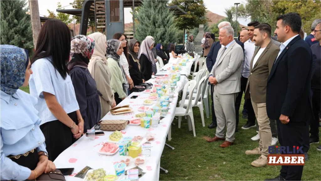 Aksaray Valisi Duru, TÜGVA Yaz Okulu Eğitmenleriyle Buluştu