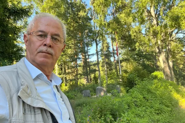 TİMBİR Politika Danışma Kurulu Başkanı Kahraman’dan Estonya’daki Rakvere Türk Şehitliği’nden canlı yayın