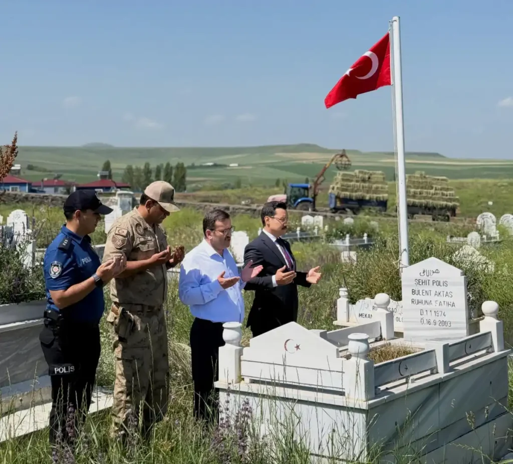 Kaymakam İsmail Demirtaş’tan 15 Temmuz’da Şehitlik ziyareti