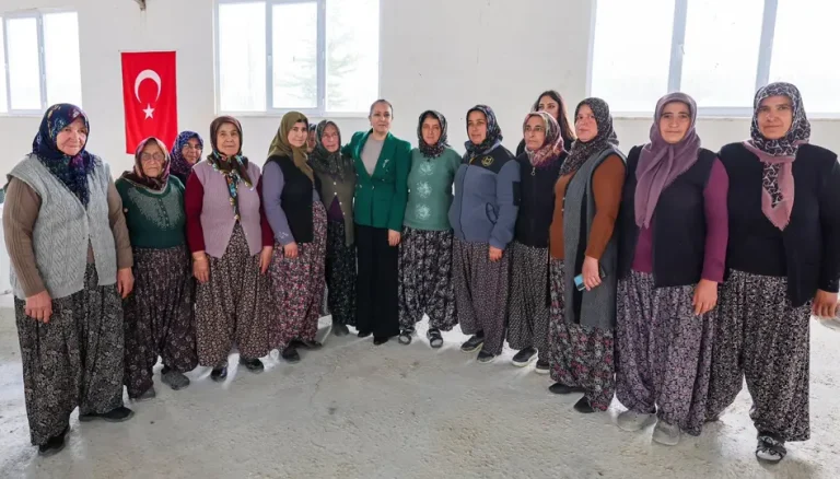 Vali hanıma şalvarlı karşılama