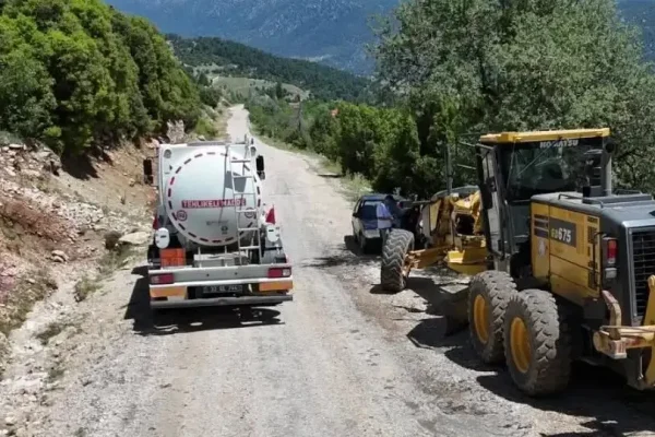 Isparta’da dağ yollarındaki şarampoller güvenli hale getiriliyor