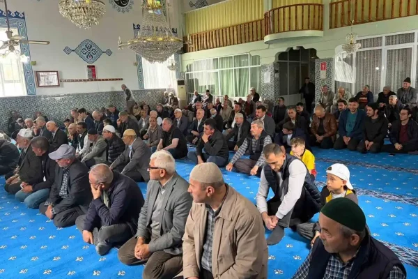 Ankara Beypazarı ilçesinde vatandaşlar yağmur ve şükür duası yaptı