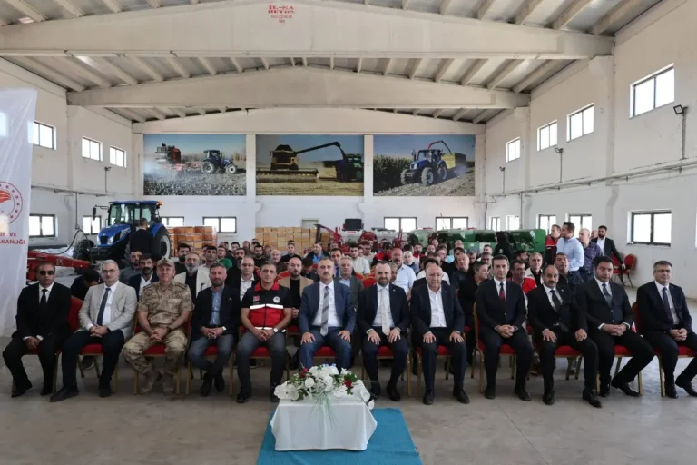 Ağrı’da küçükbaş yetiştiricilere yüzde 72 hibeli kilitli yemlik dağıtıldı