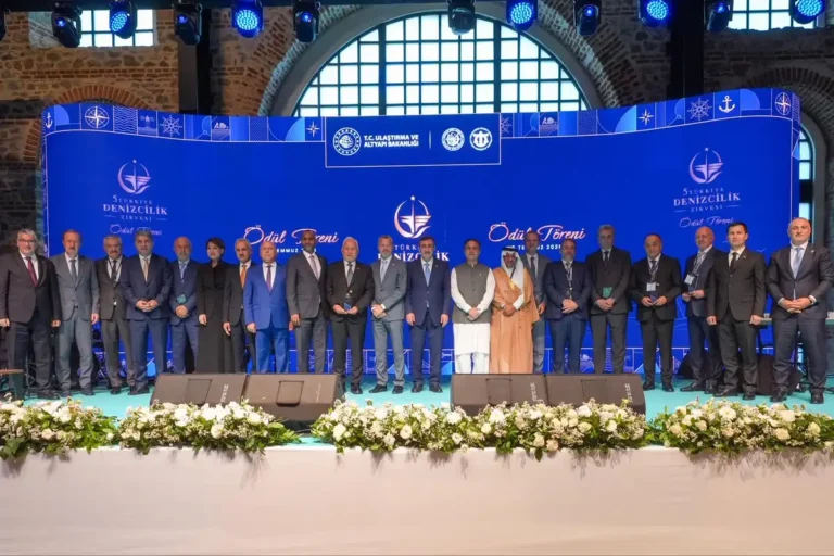 Denizcilik Zirvesi’nde Tosyalı Holding’e ödül