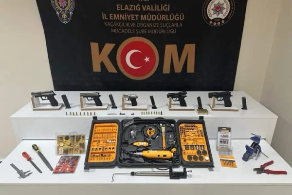 Elazığ’da ruhsatsız silah operasyonu: 5 tabanca ele geçirildi
