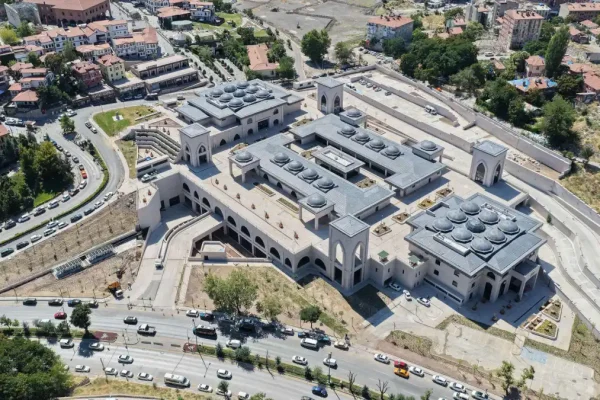 ABB Ulus’ta dolmuşları tek çatı altında topladı