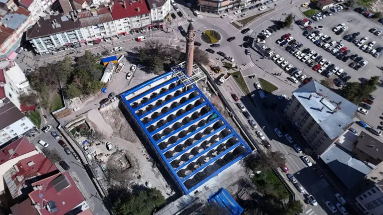 829 Yıllık Sivas Ulu Cami’de Restorasyon: Eğik minare için çalışma başladı