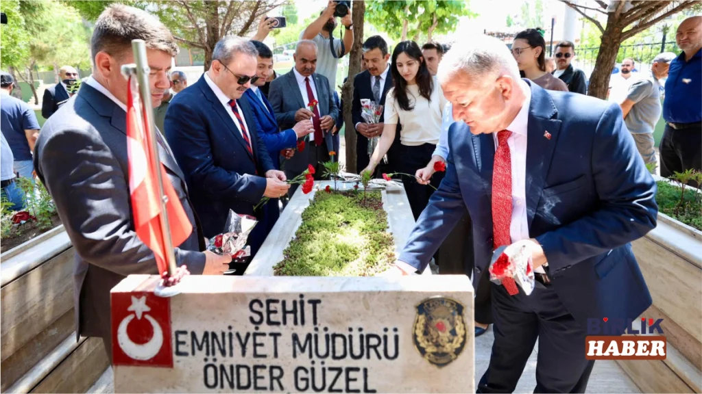 Aksaray Şehitliği’nde 15 Temmuz Şehitleri Dualarla Anıldı