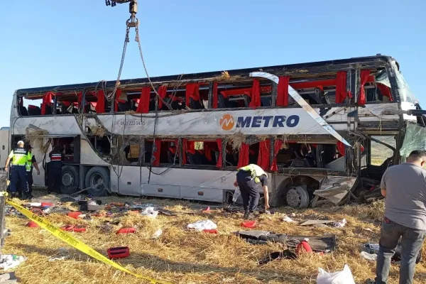 Merzifon’da yolcu otobüsü devrildi: 46 yaralı