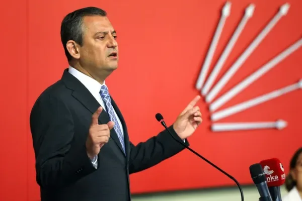 CHP’de Grup Başkanlığına Özgür Özel seçildi