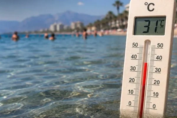 Antalya’da deniz suyu 31 dereceyi gördü