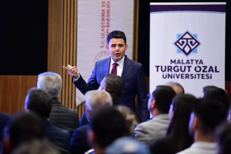 Ulaştırma ve Altyapı Bakan Yardımcısı Boyraz Malatya’da öğrencilerle buluştu