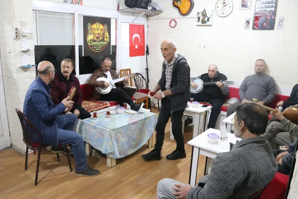 ”Oyun yok, gün boyu canlı müzik var”