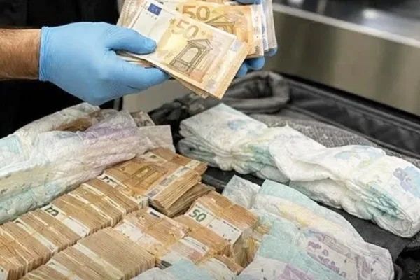 Bebek bezlerinin içinden 381 bin avro çıktı