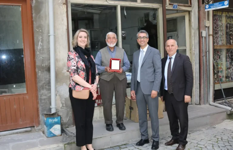 Beypazarı’nda geleneksel meslek ustalarına vefa plaketi