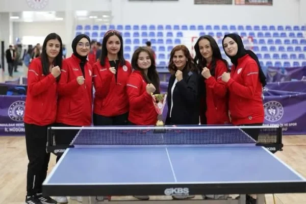 Kars sporuna bir gurur daha: Yurt Lig Masa Tenisi Takımı Türkiye Üçüncüsü oldu