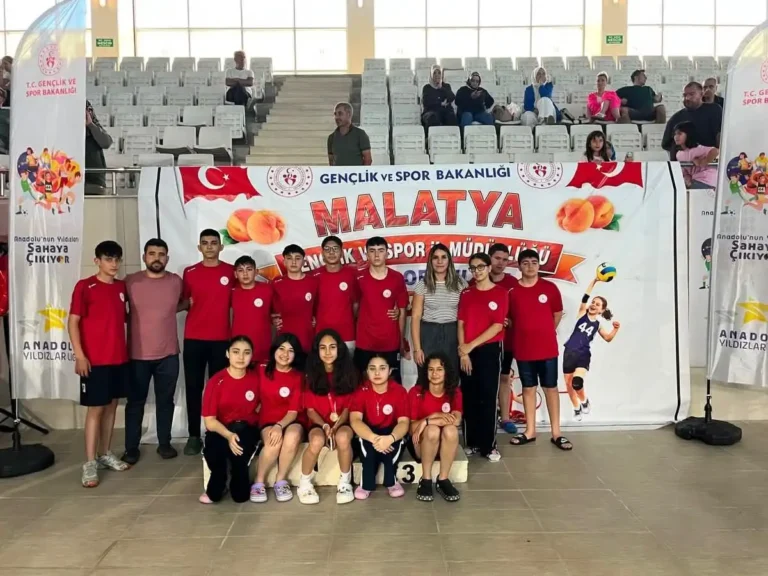 Kars yüzme takımı Türkiye finalleri’ne damga vurdu