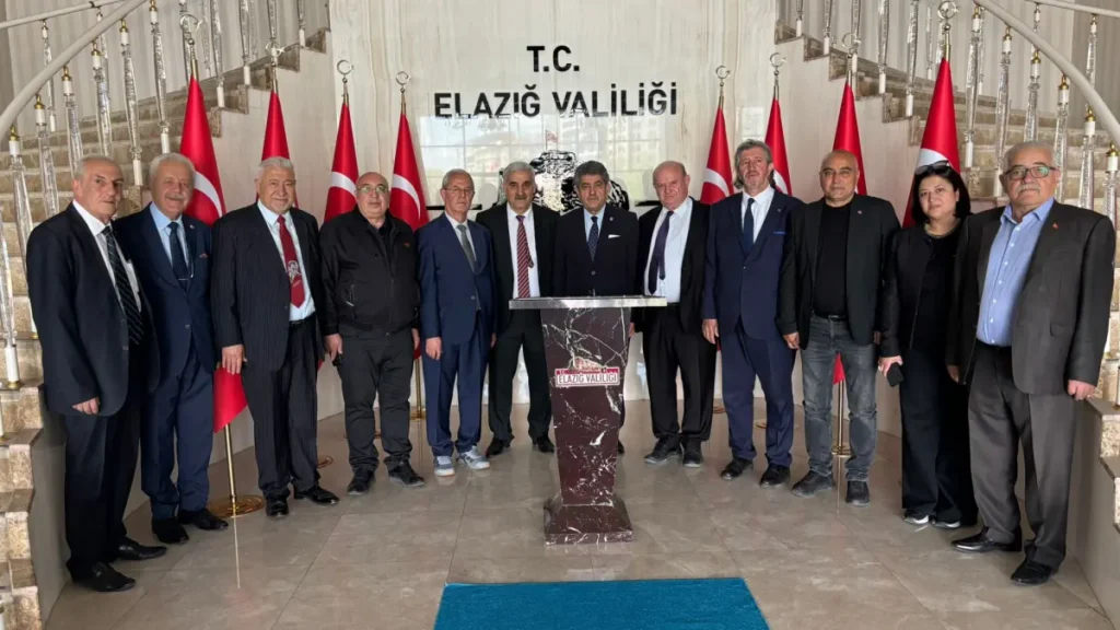 Türk Dünyası Gazeteciler Federasyonu heyetinden Elazıg Valis Numan Hatipogluna ziyaret