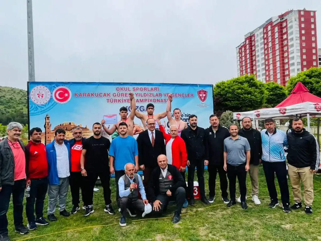 Elazığlı Pehlivan Bedirhan Çiçek Türkiye ikincisi oldu