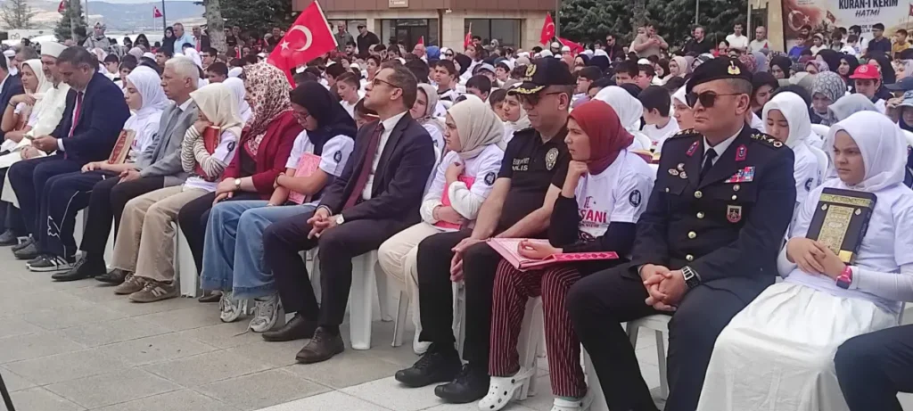 Çorum’da 600 çocuk 60 saniyede Kur’an-ı Kerim’i hatmetti