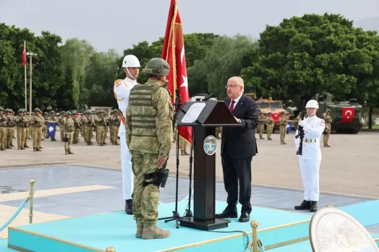 Bakan Güler İskenderun’da sancak tevdi törenine katıldı