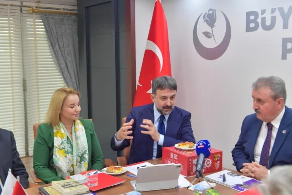 AKK Başkanı Yılmaz Büyük Birlik Partisi Genel Başkanı Destici’yi ziyaret etti