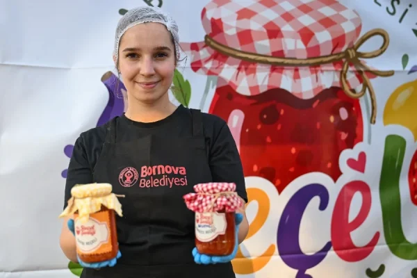 Bornova’da doğal lezzetler halkla buluşuyor