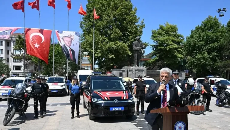 Düzceli hayırseverler Emniyet Müdürlüğü’ne 24 yeni araç bağışladı