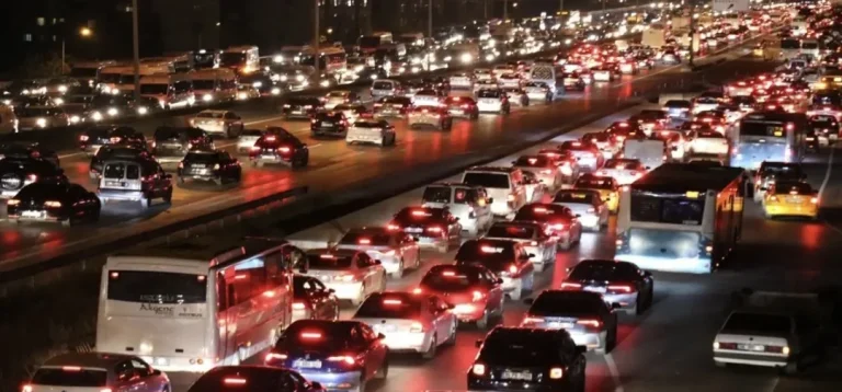 Türkiye’nin araç karnesi açıklandı: Gri otomobil, benzinli motor öne çıktı