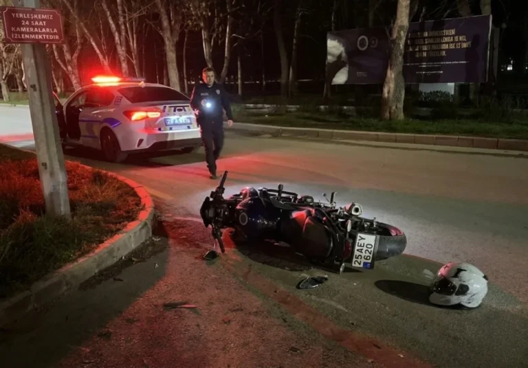 Erzurum’da Feci Kaza: Motosiklet Sürücüsü Ağır Yaralandı