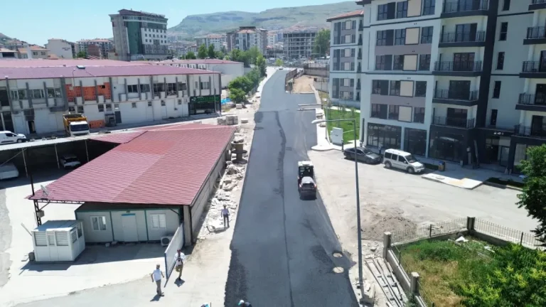 Battalgazi’de Selçuklu Mahallesi’nin yolu asfaltla yenilendi