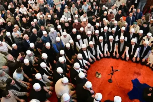 Bursa’da 600 yıllık Erguvan Bayramı coşkusu