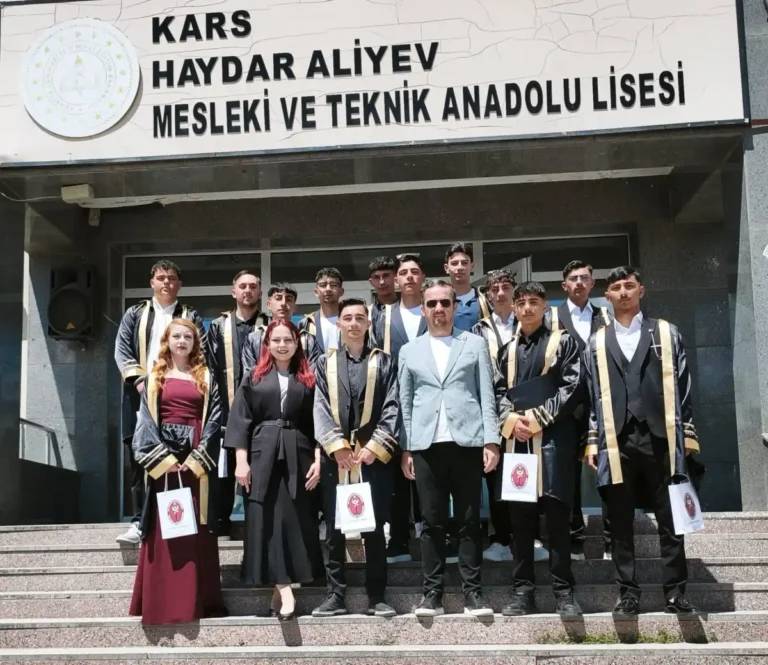 Kars’ın ilk veteriner sağlık teknisyenleri mezun oldu