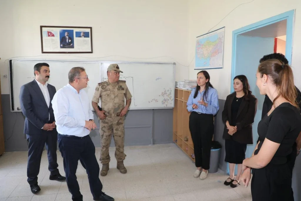 Vali Ziya Polat’tan Arpaçay’da okul ziyareti