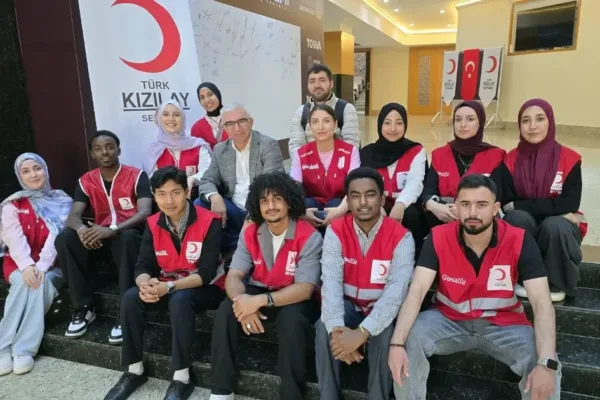 Üniversiteli genç Kızılaycılardan buluşma