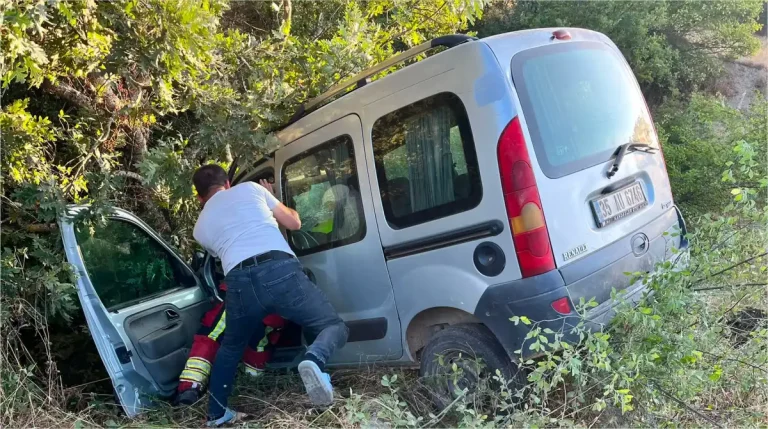 BALIKESİR-Sındırgı yolunda kaza: 3 kişilik ekip müdahale etti